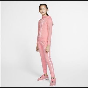 Super cute and comfy Nike pink set, BARLEY WORN